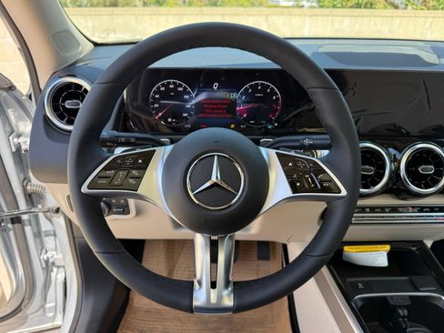 New 2026 Mercedes-Benz GLB 250 image 21