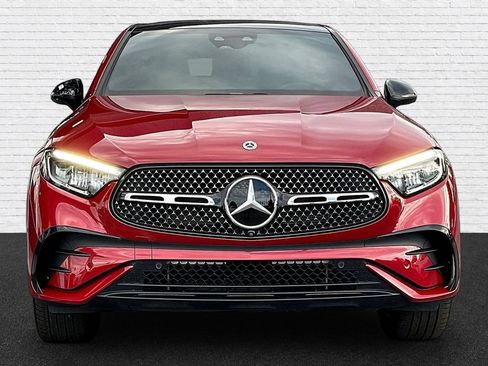 Used 2024 Mercedes-Benz GLC 300 4MATIC image 2