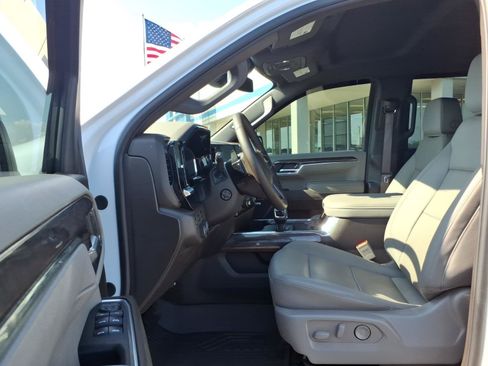 Used 2024 Chevrolet Silverado 1500 LTZ w/ LTZ Convenience Package II AWD/4WD image 17