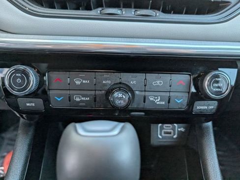 Used 2024 Jeep Compass Limited image 16