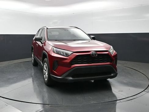 Used 2021 Toyota RAV4 LE FWD image 5
