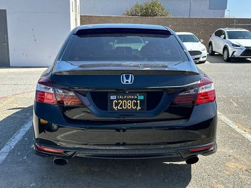 Used 2017 Honda Accord Sport image 7