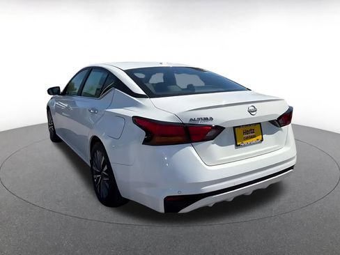 Used 2025 Nissan Altima 2.5 SV FWD image 11