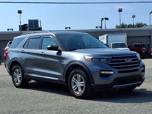 Certified 2024 Ford Explorer XLT w/ Equipment Group 202A AWD/4WD image 1