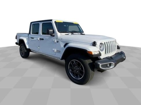 Used 2023 Jeep Gladiator Overland image 2