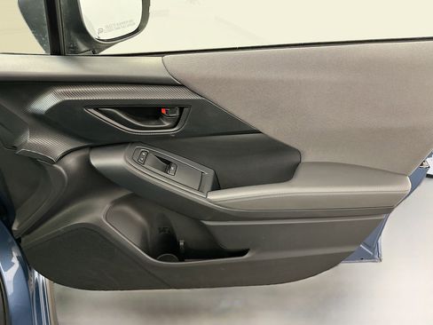 Used 2024 Subaru Crosstrek 2.0i Premium image 33