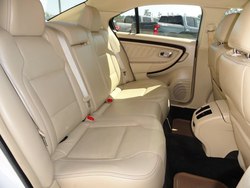Used 2015 Ford Taurus Limited w/ Equipment Group 301A FWD image 7