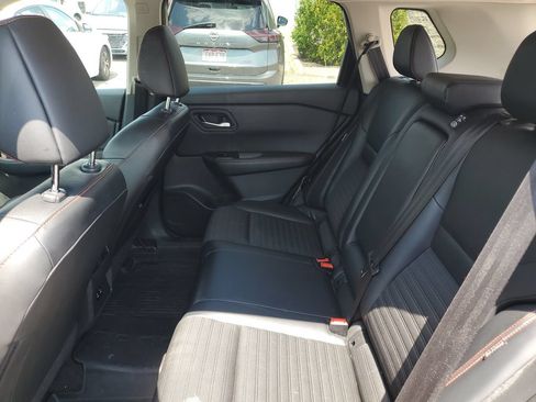 Used 2025 Nissan Rogue SV AWD/4WD image 22