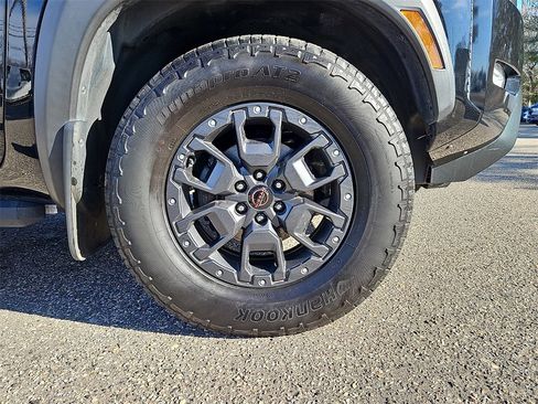 Used 2022 Nissan Frontier PRO-4X w/ Pro-4X Premium Package image 10