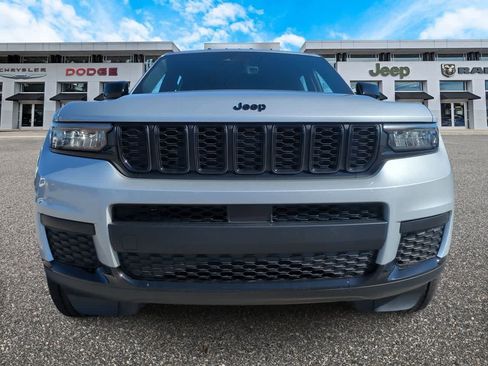 New 2025 Jeep Grand Cherokee L Altitude image 3