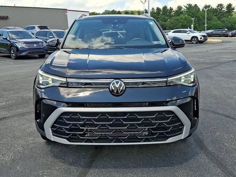 Used 2025 Volkswagen Taos SEL AWD/4WD image 2