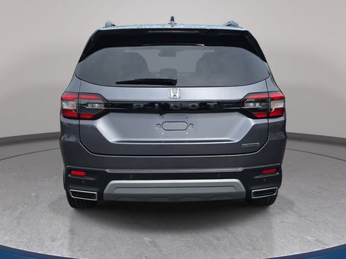 Used 2025 Honda Pilot Touring image 6