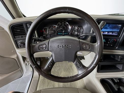 Used 2006 GMC Sierra 2500 SLT w/ Onstar Plus Package AWD/4WD image 11