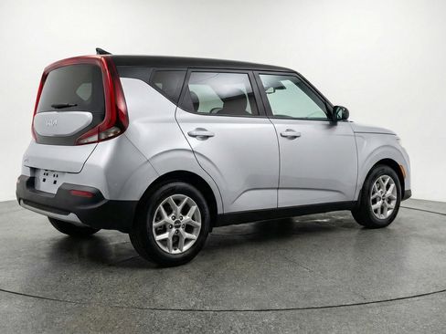 Used 2025 Kia Soul LX w/ LX Technology Package FWD image 9