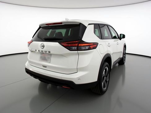 Used 2025 Nissan Rogue SV FWD image 9