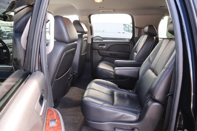 Used 2009 Chevrolet Suburban LT w/ Luxury Package RWD image 10