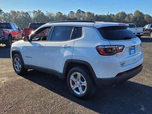 Used 2023 Jeep Compass Latitude w/ Sun and Sound Group AWD/4WD image 7
