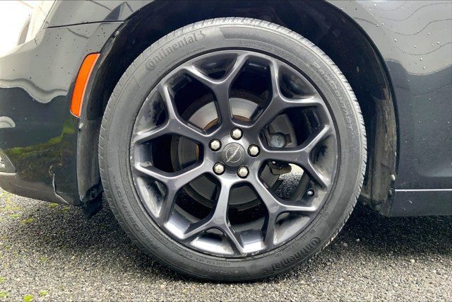 Used 2019 Chrysler 300 S RWD image 8