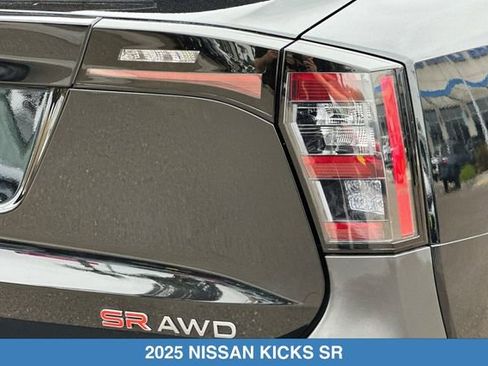 Used 2025 Nissan Kicks SR AWD/4WD image 29