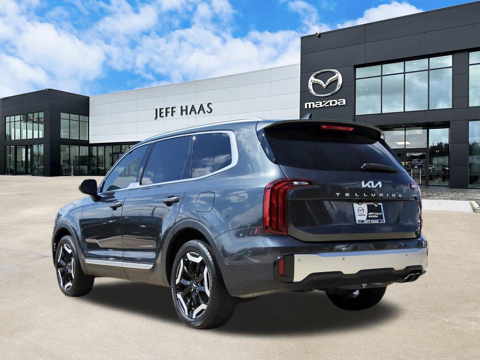 Used 2024 Kia Telluride S FWD image 2