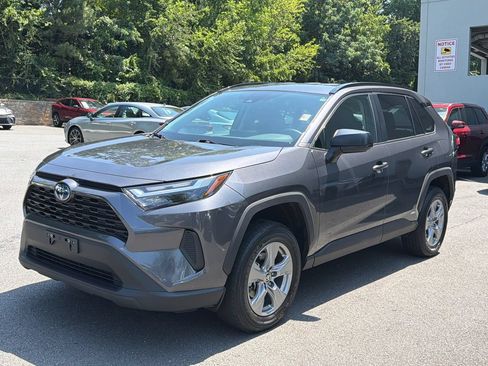 Used 2024 Toyota RAV4 LE AWD/4WD image 2