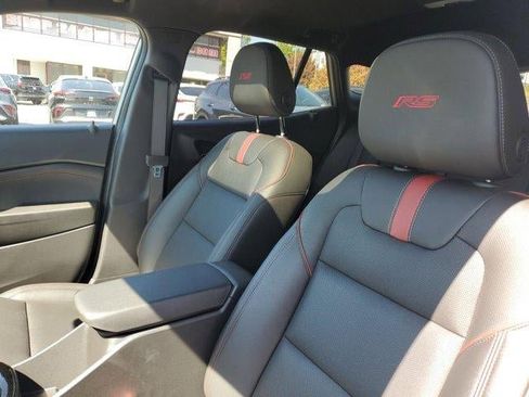 Used 2025 Chevrolet Trax RS w/ Sunroof Package FWD image 18