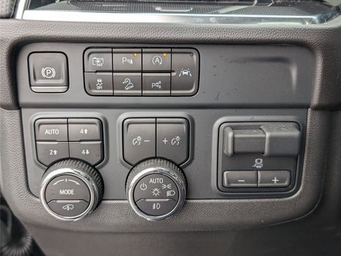 Used 2025 Chevrolet Suburban RST w/ RST Capability Package image 26