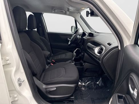 Used 2019 Jeep Renegade Latitude w/ Cold Weather Group AWD/4WD image 9