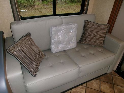 Used 2014 Ford E-450 and Econoline 450 Super Duty w/ Motorhome Prep Package RWD image 27