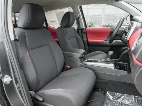 Used 2023 Toyota Tacoma SR5 AWD/4WD image 41