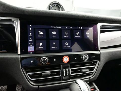 Used 2025 Porsche Macan image 10