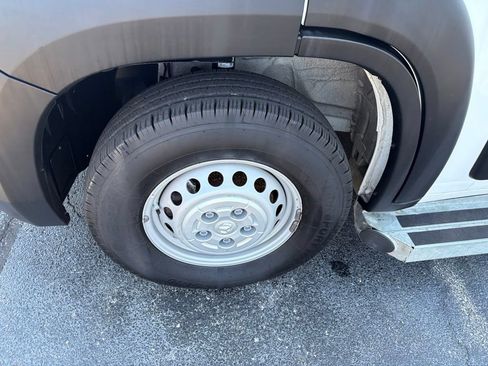 Used 2025 RAM ProMaster 2500 w/ U-Haul Equipment Group FWD image 32