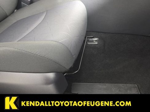 Used 2025 Toyota RAV4 XLE AWD/4WD image 29