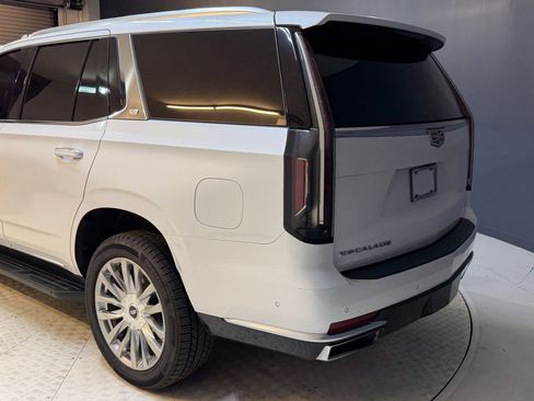 Used 2023 Cadillac Escalade Premium Luxury AWD/4WD image 22