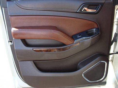 Used 2016 Chevrolet Suburban LTZ image 18