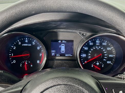 Used 2021 Kia Sedona LX image 16