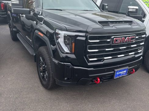 Used 2025 GMC Sierra 2500 AT4 w/ AT4 Premium Plus Package image 2