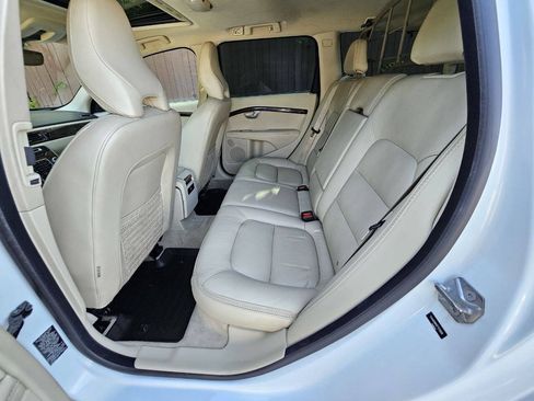 Used 2015 Volvo XC70 T5 Platinum w/ Protection Package FWD image 8
