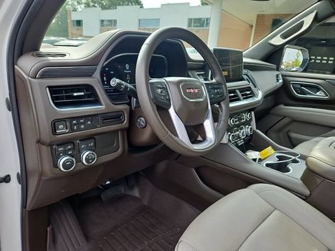 Used 2023 GMC Yukon SLT w/ SLT Premium Package AWD/4WD image 16