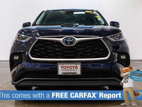 Used 2022 Toyota Highlander XLE AWD/4WD image 2