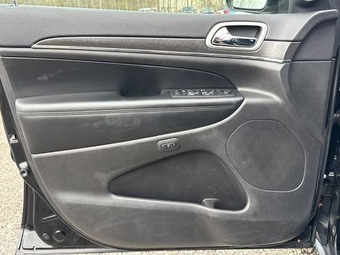 Used 2018 Jeep Grand Cherokee Limited image 22