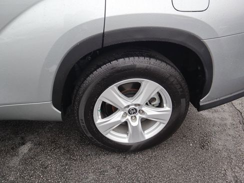 Used 2023 Toyota Highlander L image 9