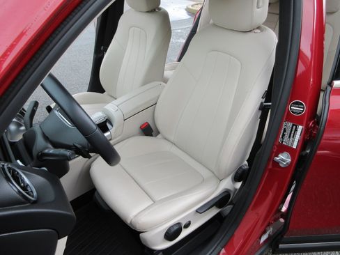 Used 2022 Mercedes-Benz GLB 250 4MATIC image 10