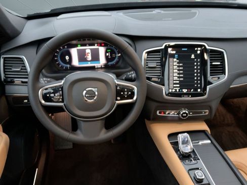 Certified 2024 Volvo XC90 T8 Ultimate w/ Protection Package Premier image 27