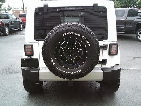 Used 2012 Jeep Wrangler Unlimited Sahara w/ Dual Top Group AWD/4WD image 4