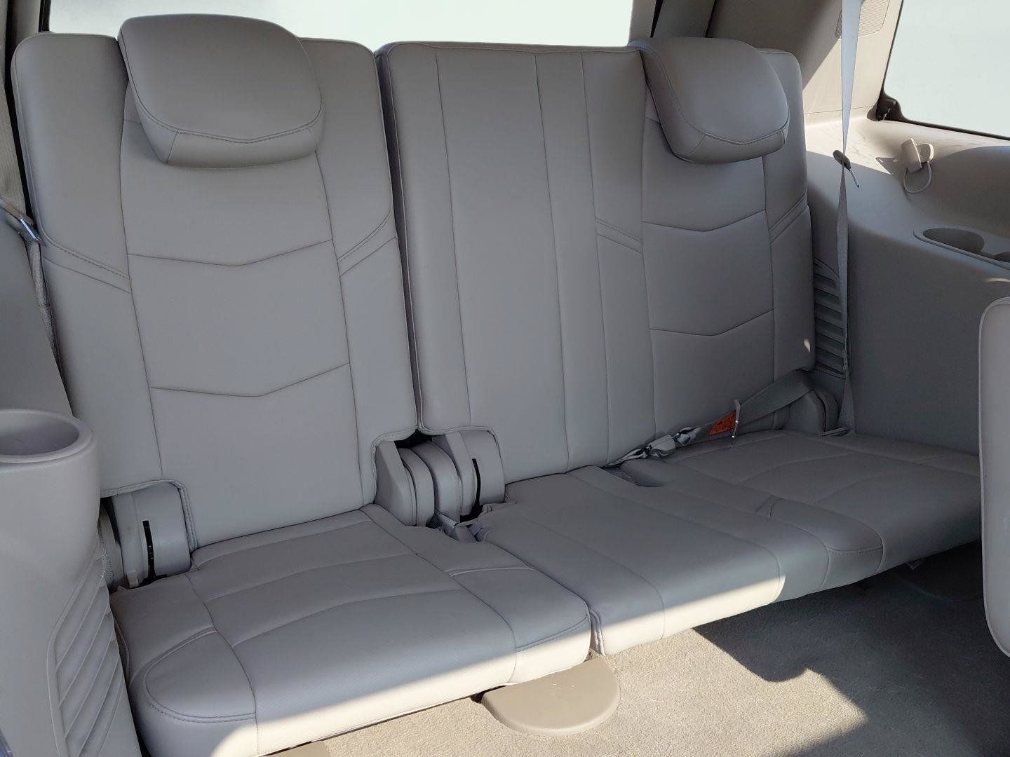 Used 2015 Cadillac Escalade Luxury AWD/4WD image 4