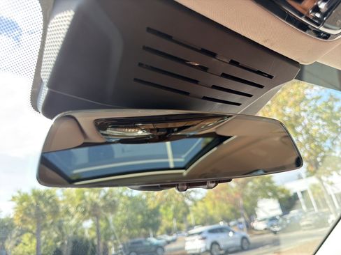 Used 2023 BMW X7 xDrive40i image 27