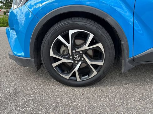 Used 2019 Toyota C-HR XLE FWD image 29