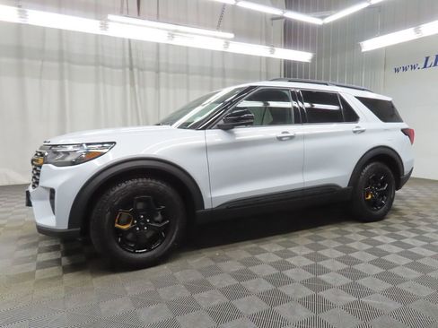Used 2026 Ford Explorer Tremor w/ Tremor Convenience Package AWD/4WD image 9
