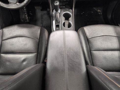 Used 2018 Chevrolet Equinox Premier FWD image 16